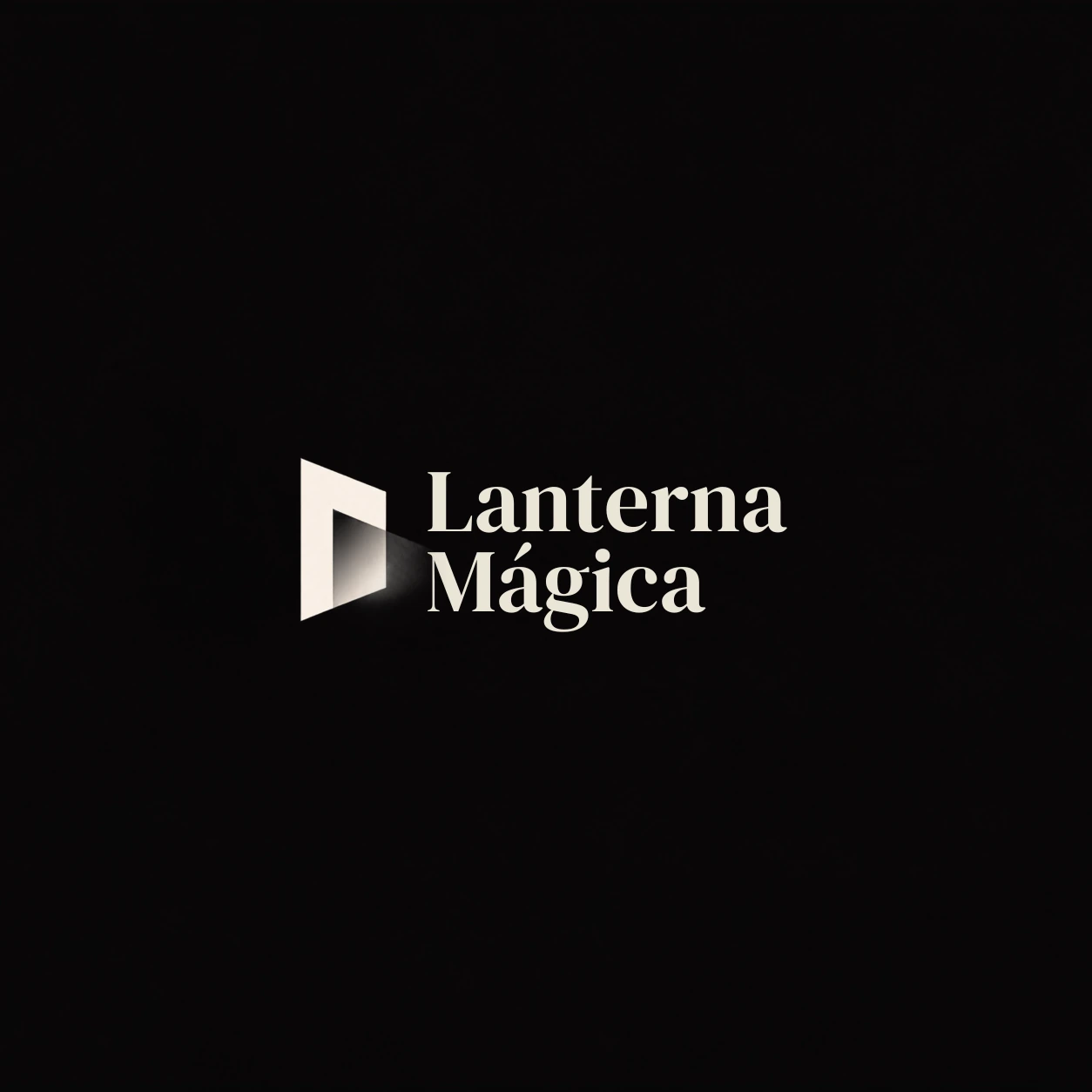 Logotipo do Lanterna Mágica em fundo preto.